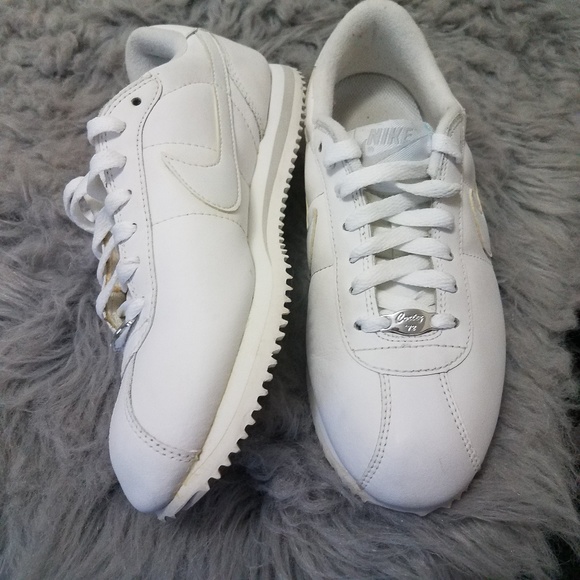 nike cortez size 7.5 nike cortez size 7.5